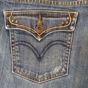 Levis Jeans Womens 8M Bootcut Stretchy Midrise Slightly Distressed 5 Pocket